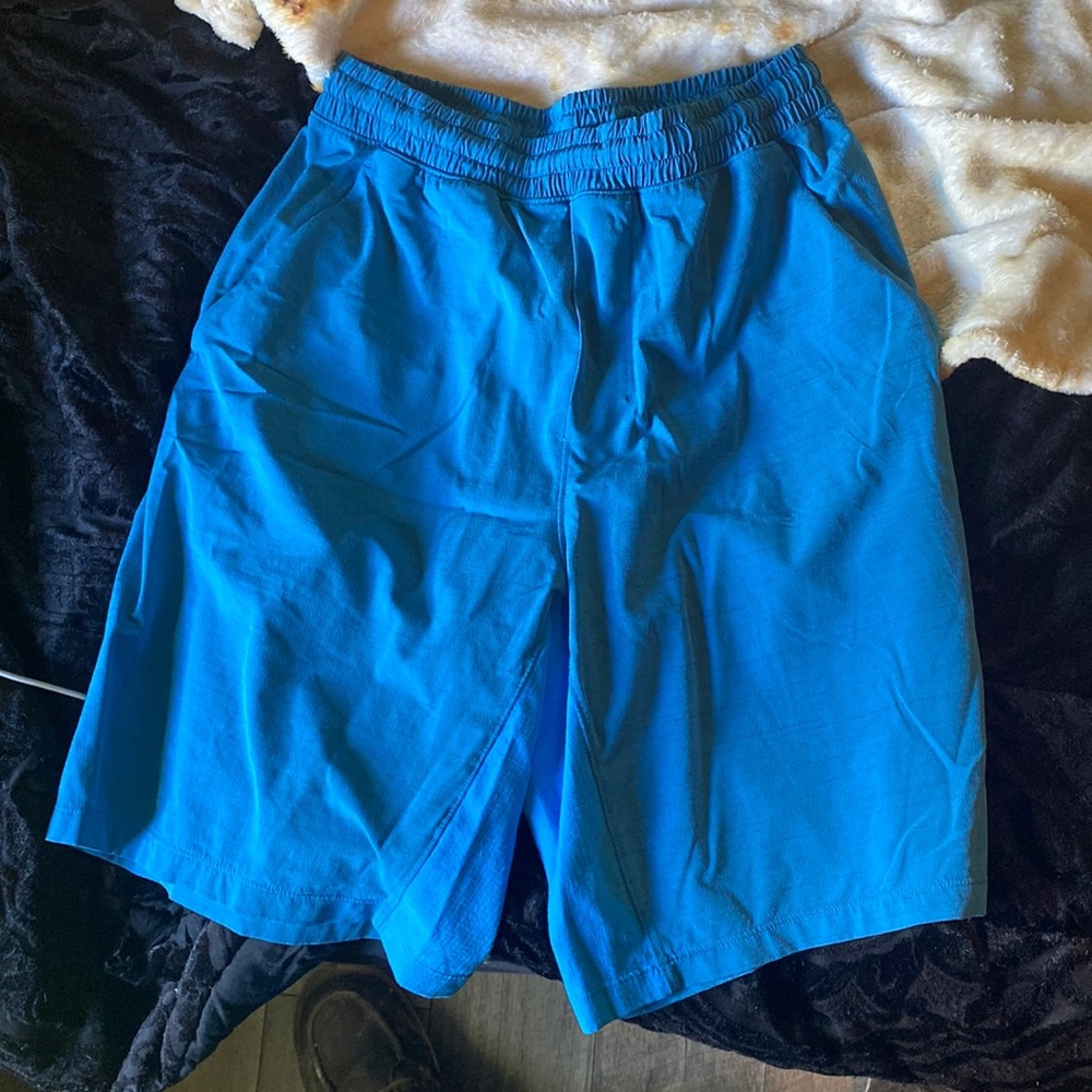 Mens athletic shorts